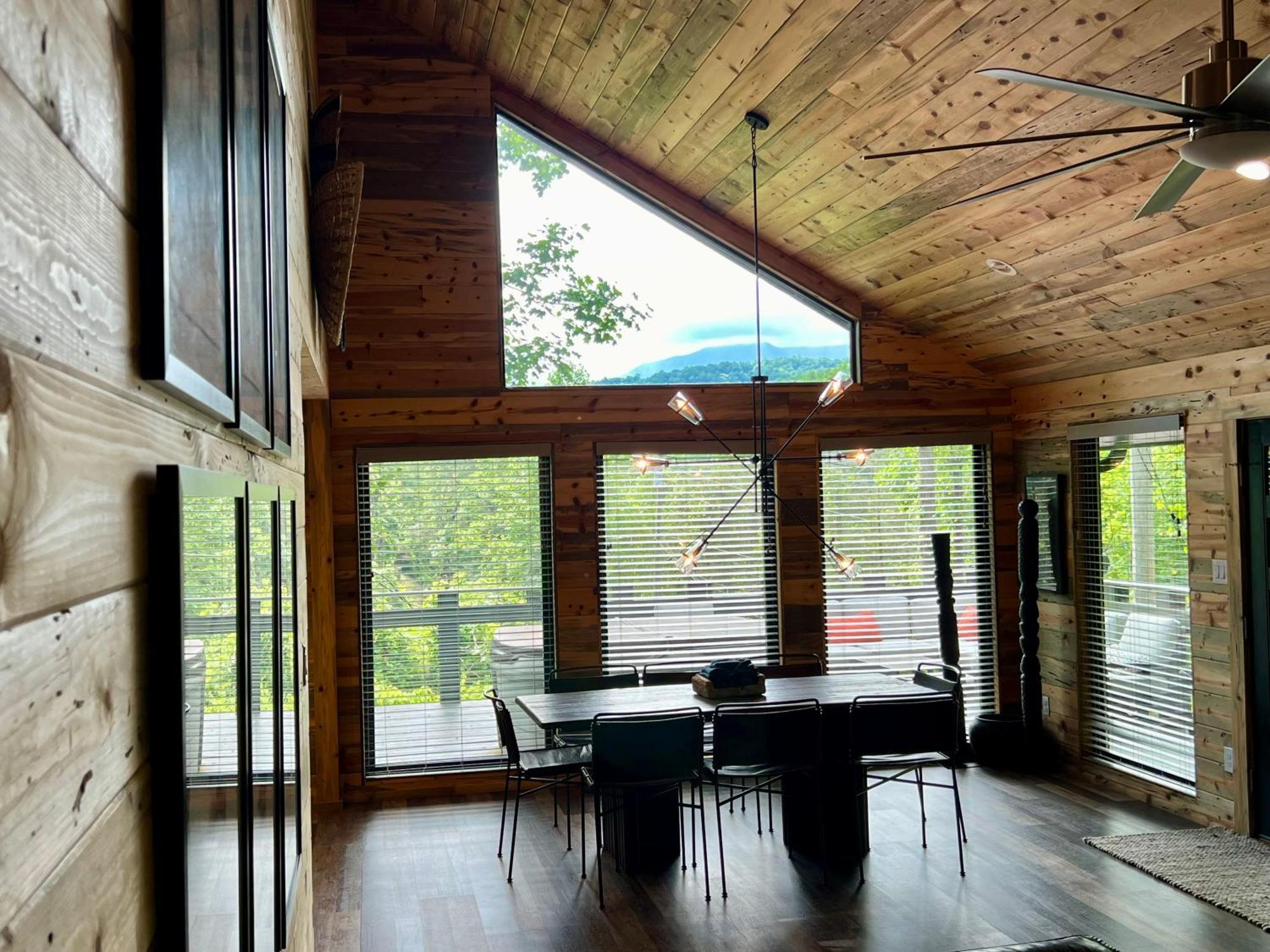 Experience Luxury At Smoky Mountain Hideaway, Just 5 Miles From Downtown Gatlinburg Villa Exterior photo